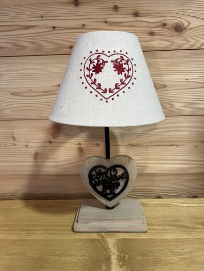Lampe en bois avec cœur métallique