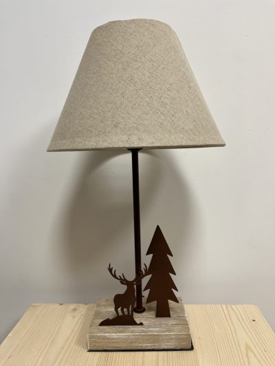 Lampe en bois gris vieilli avec son cerf – Image 3