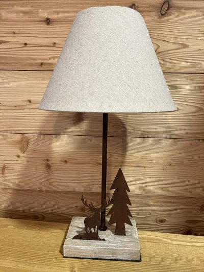Lampe en bois gris vieilli avec son cerf