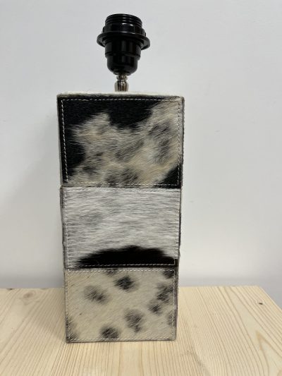 Pied de lampe en peau de vache unique – Image 2