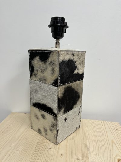 Pied de lampe en peau de vache unique – Image 3