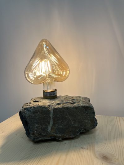 Pied de lampe en pierre unique